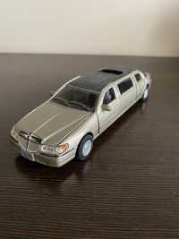 Lincoln 1999 rok limousine model kolekcjonerski skala 1/38