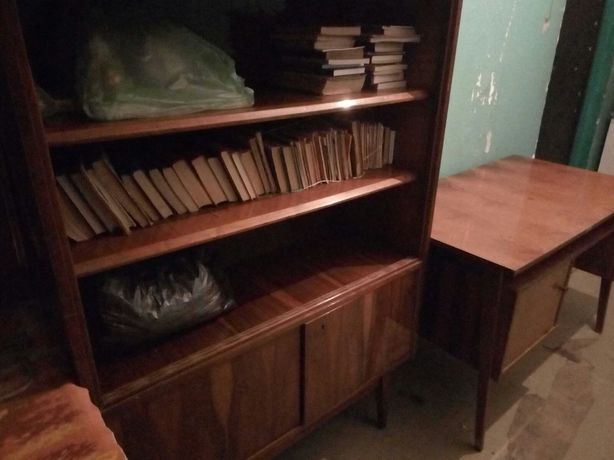 Книжный шкаф из румынского гарнитура