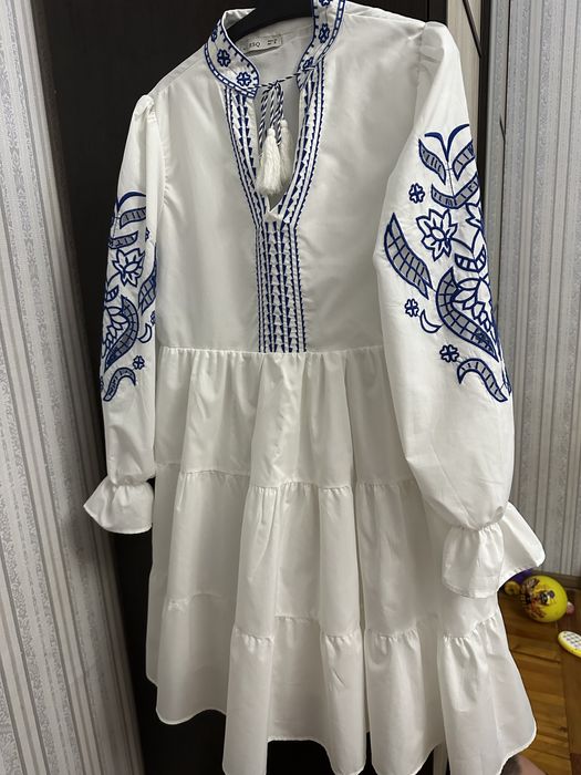 Святкова сукня в ідеальному стані