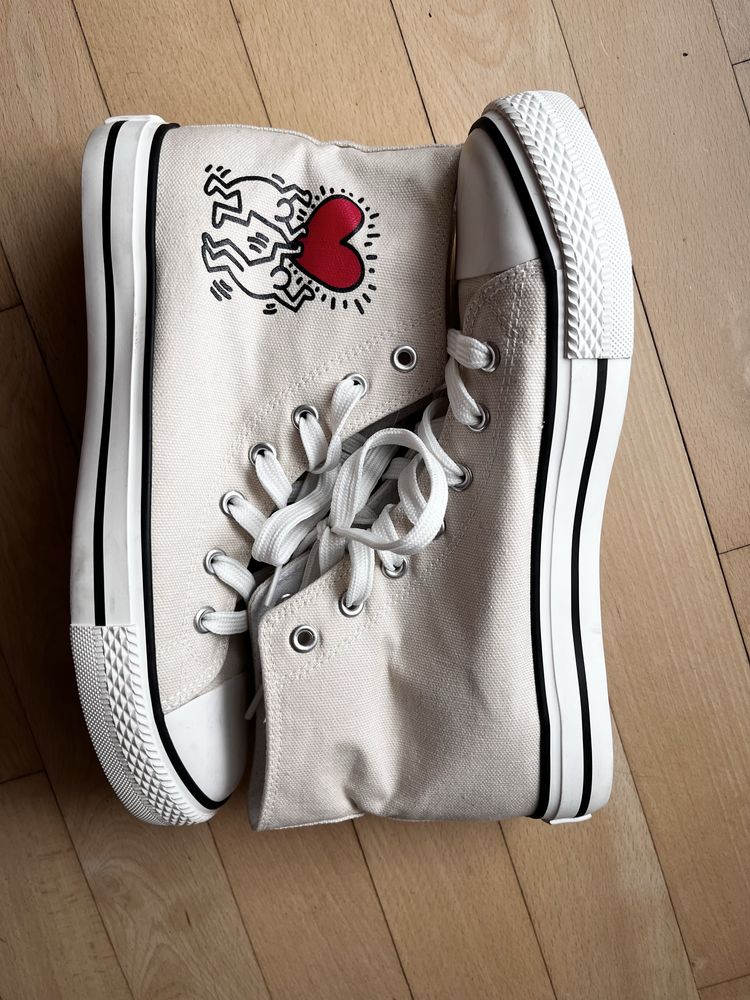 Trampki Sinsay x Keith Haring – kremowe, rozmiar 40