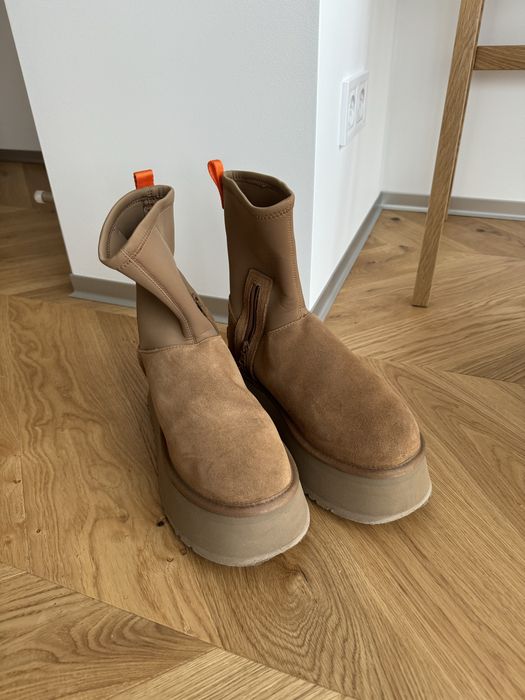 UGG на високій підошві
