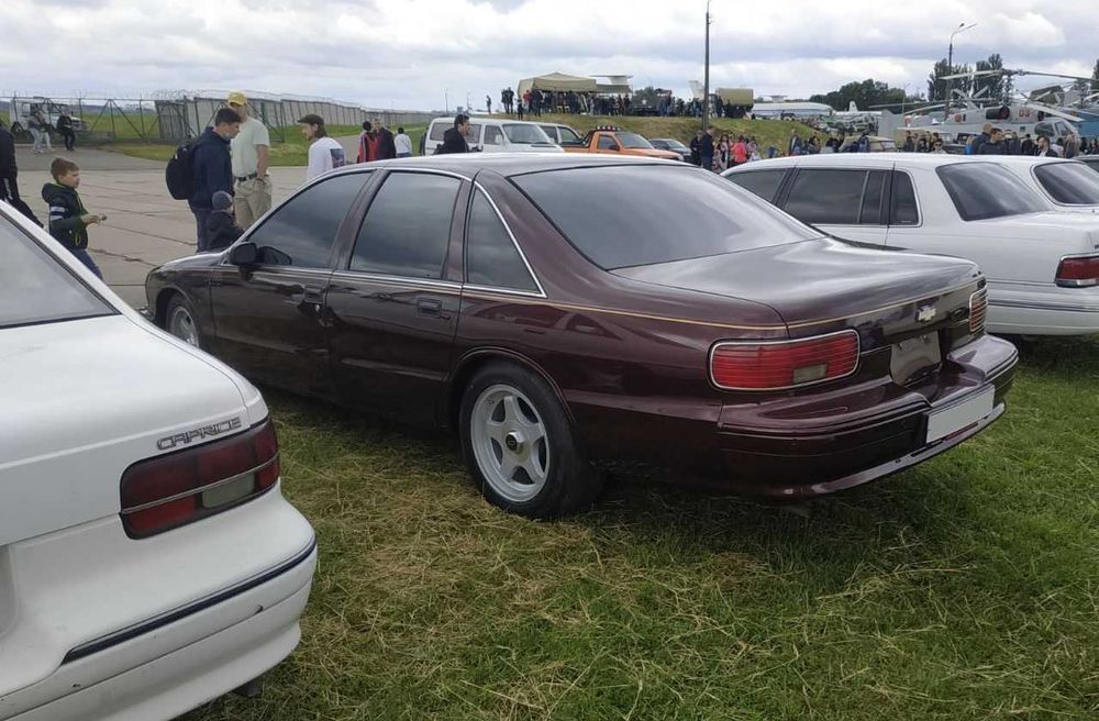 Chevrolet Caprice 1994г 4.3л продам