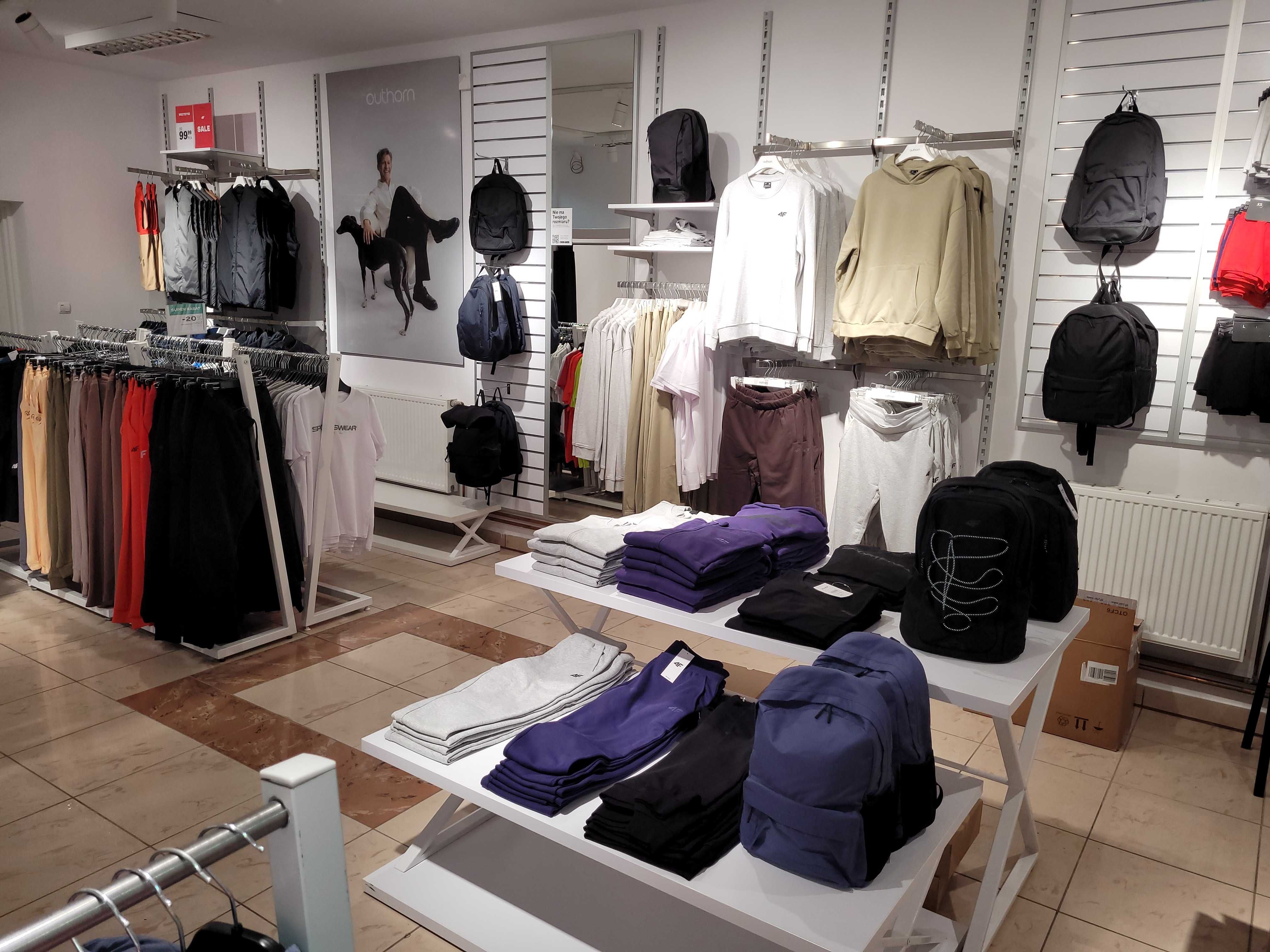 Meble ze sklepu odzieżowego 4f