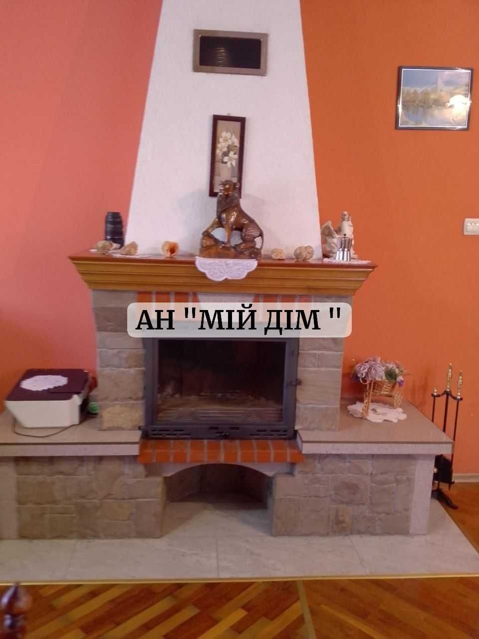Продається гарний, затишний будинок