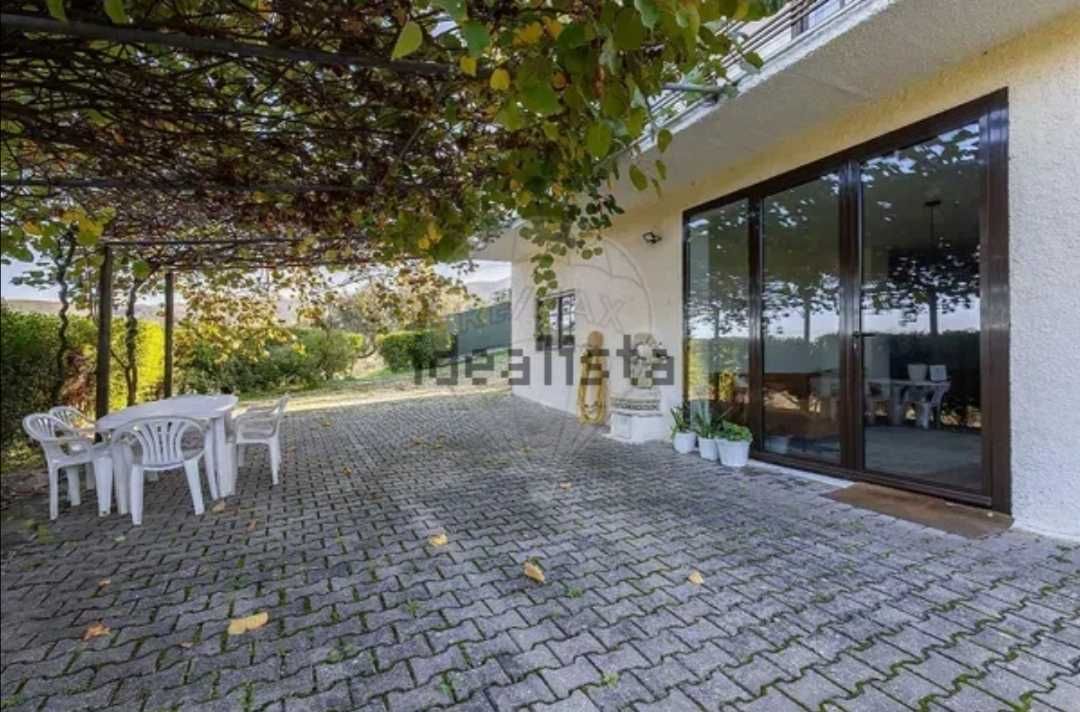 Quintinha com piscina e terreno