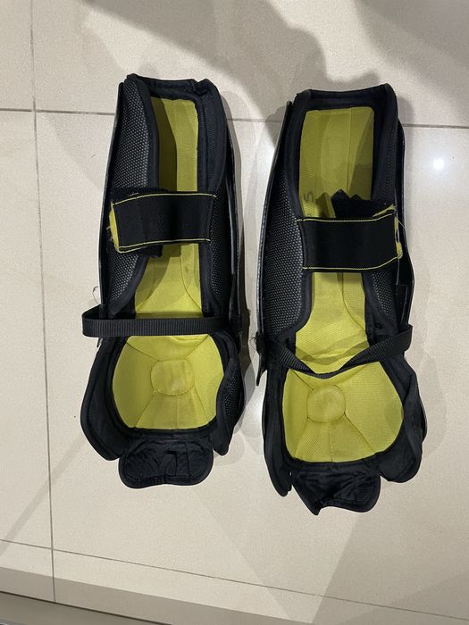 Nagolenia Hokejowe 13” CCM 3092