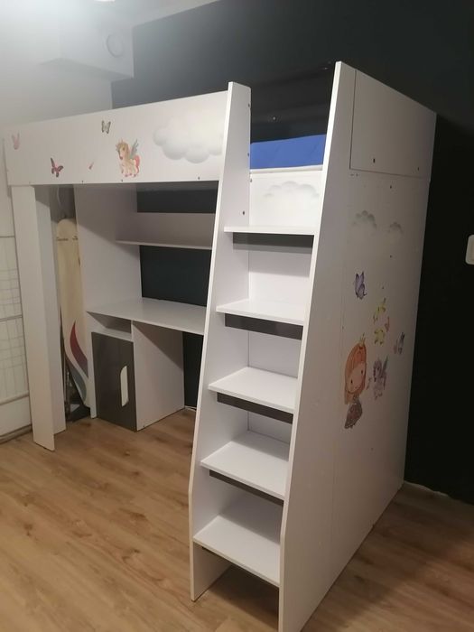 Łóżko piętrowe z biurkiem i szafą