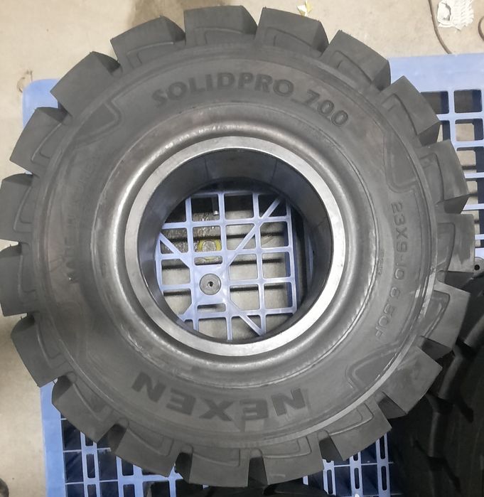 Шины цельнолитые Nexen Solidpro