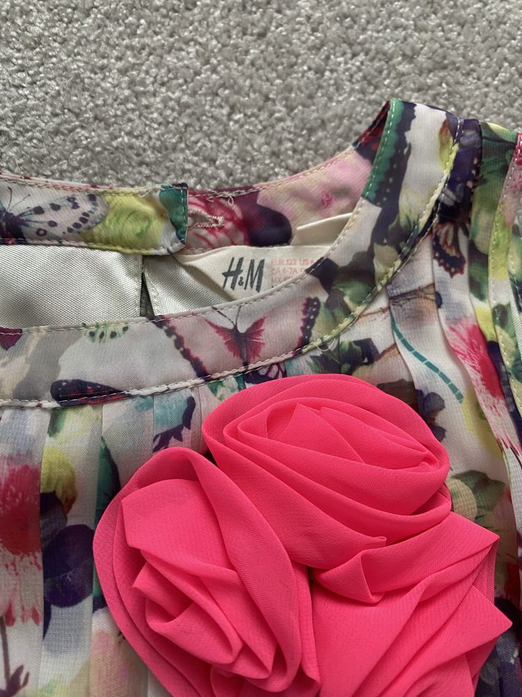 Letnia sukienka plisowana w kwiaty H&M 122 kolorowa