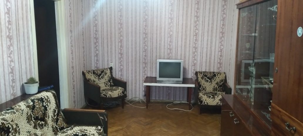 Сдам долгосрочно двухкомнатную квартиру .