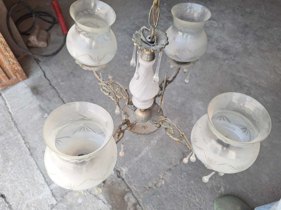 Candelabro antigo, sem nenhuma rachadura