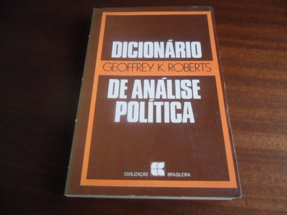 "Dicionário de Análise Política" de Geoffrey K. Roberts