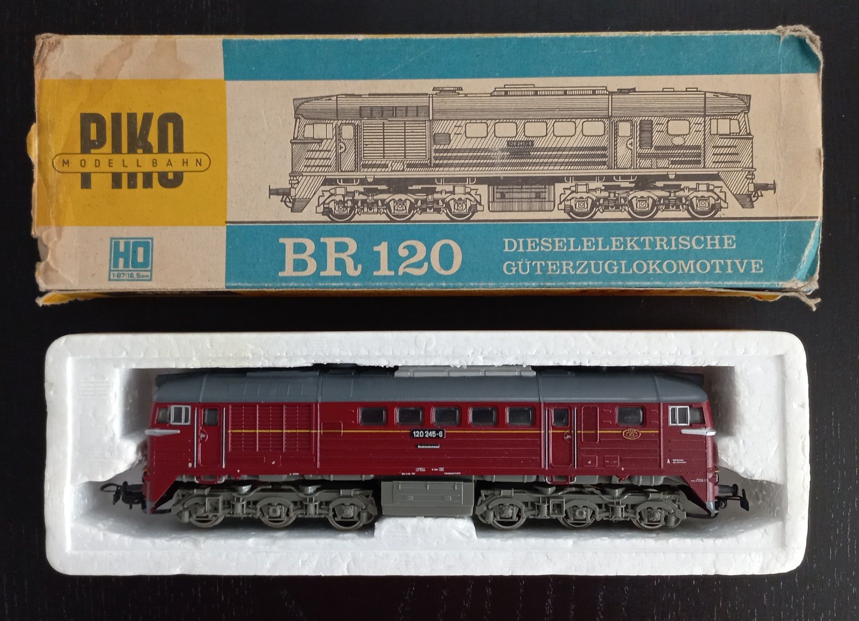 Тепловоз PIKO BR120 (M62) в масштабе 1:87.