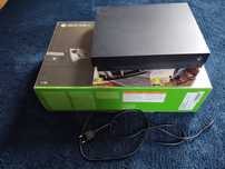 Xbox one X 1 TB z pudłem.