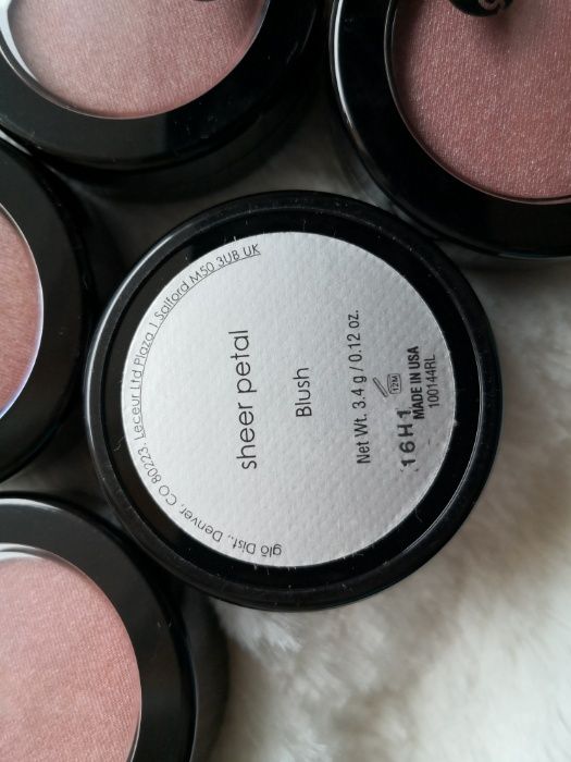 róż Glo Skin Beauty Blush Sheer Petal