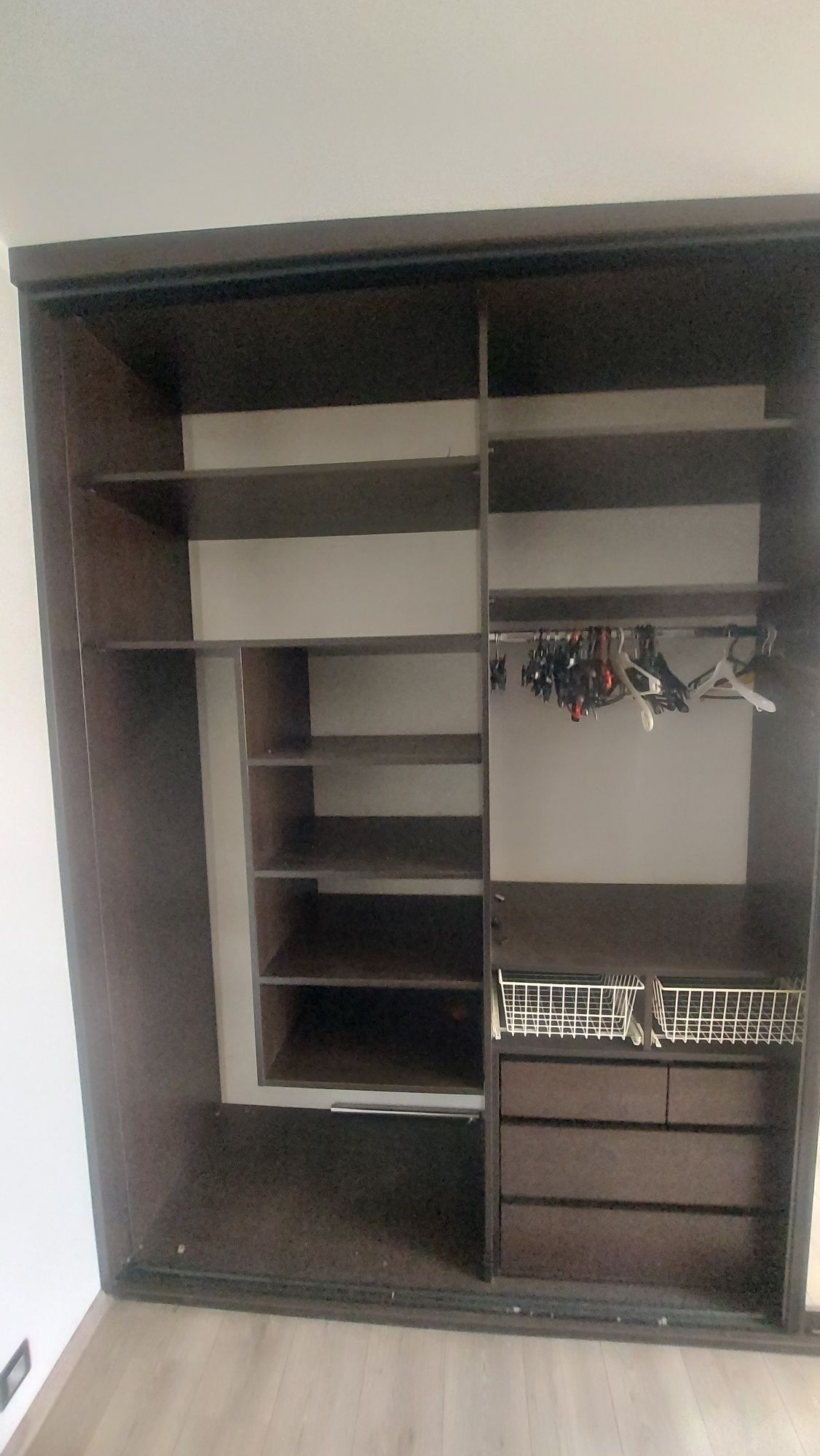Czterodrzwiowa przesuwna duża szafa 3,83x2,57