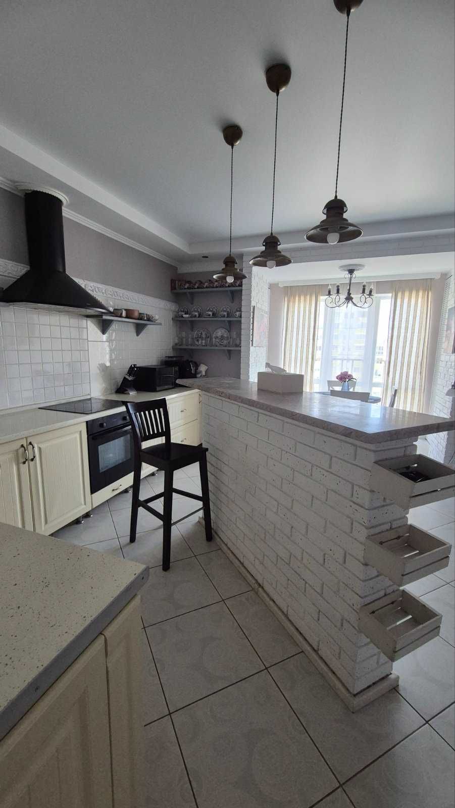 Продам квартиру 65м.кв. на Сахарова. Дом из красного кирпича.