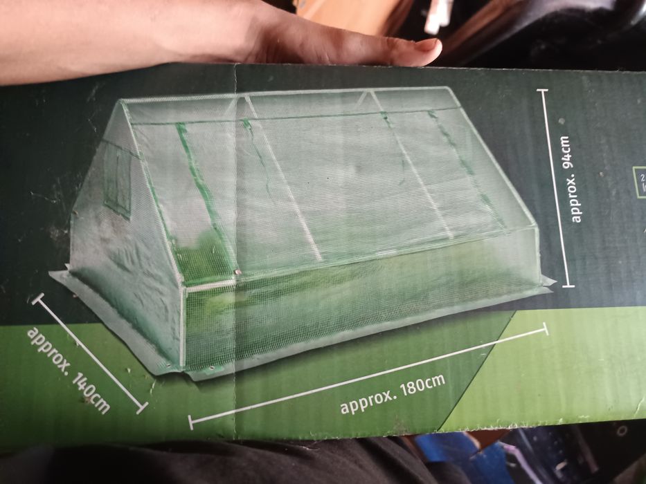 Sprzedam małą folie do ogródka,