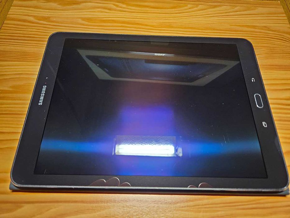 Планшет 9.7" Samsung Galaxy Tab S2 (SM-T813) з оригінальним чохлом