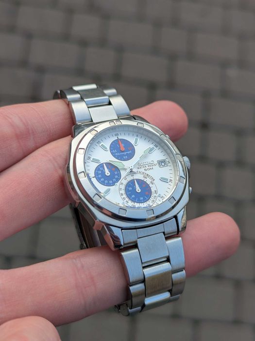 Seiko V657-9010 chrono white/blue dial