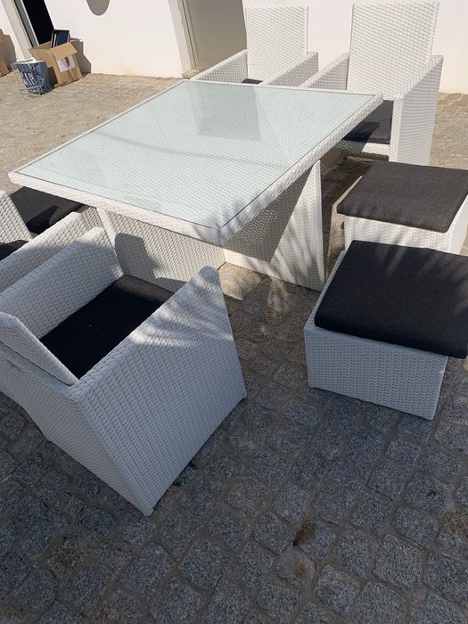 Conjunto de mesa e cadeiras de jardim