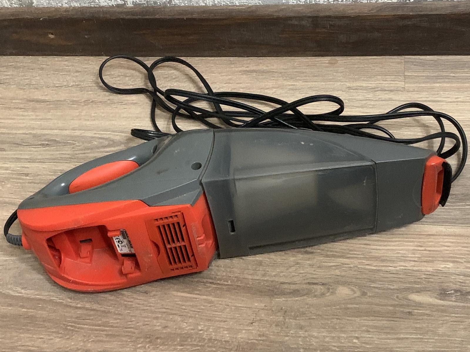 Автомобильный пылесос Black&Decker