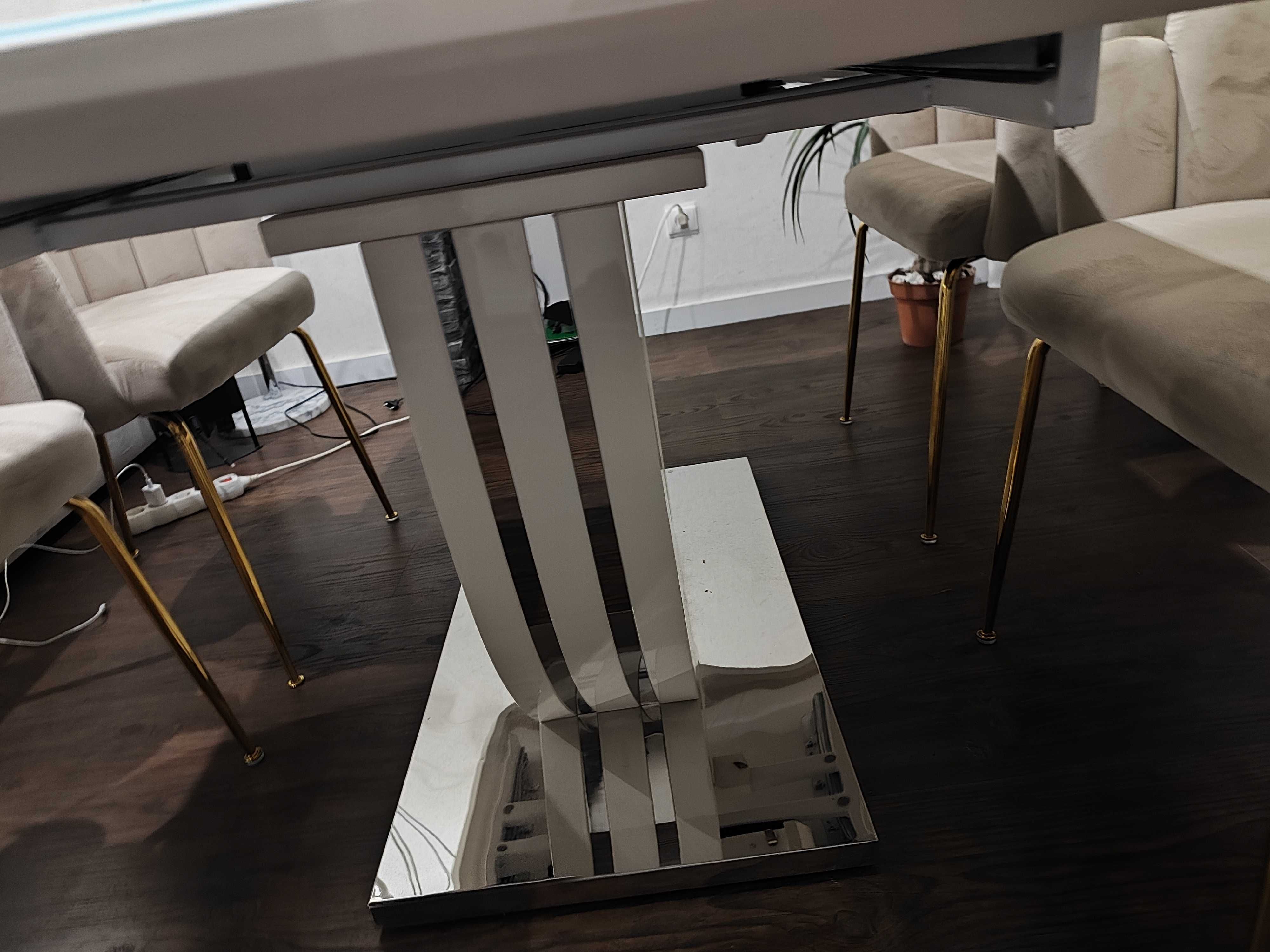 Mesa com 4 cadeiras