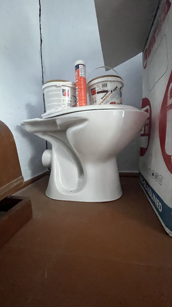 Унитаз продам новый