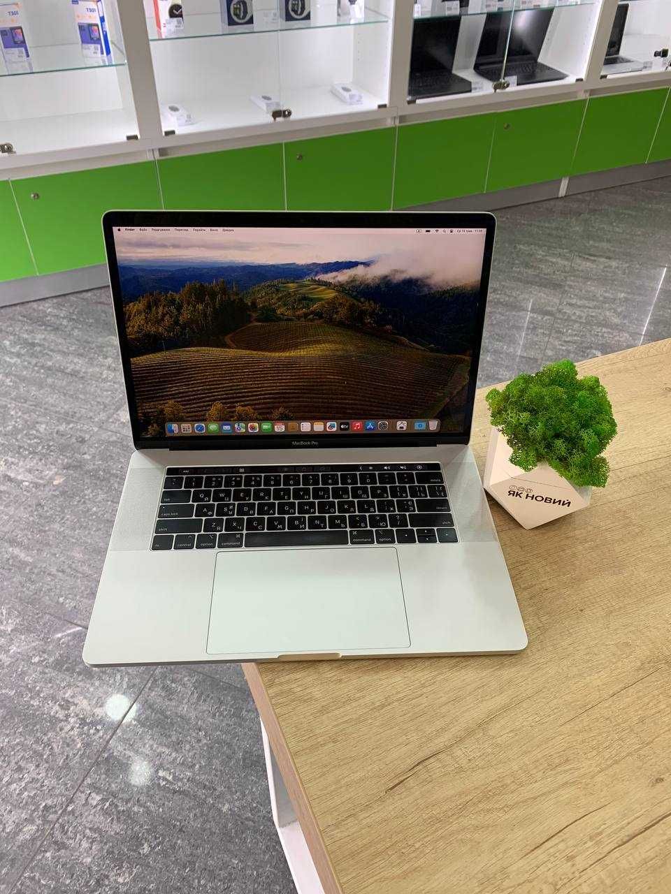Ноутбук Apple MacBook Pro 15 Silver 2018 (i7/16/256)
