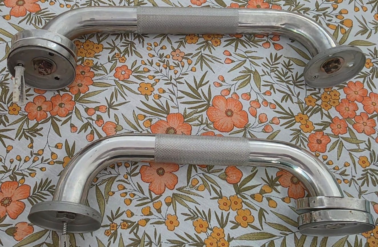Conjunto de barras de apoio para wc