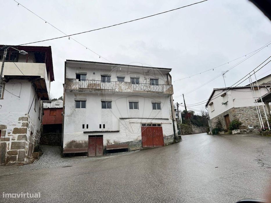 Moradia T4 para venda