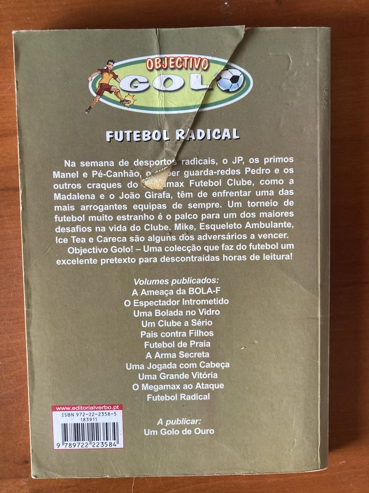 Livro da coleção Futebol Radical