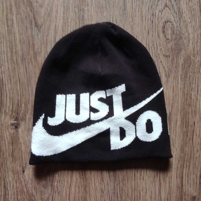 Шапка найк Nike двухстороння.