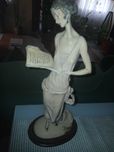 Bonecas com base de madeira para decorao de uma casa