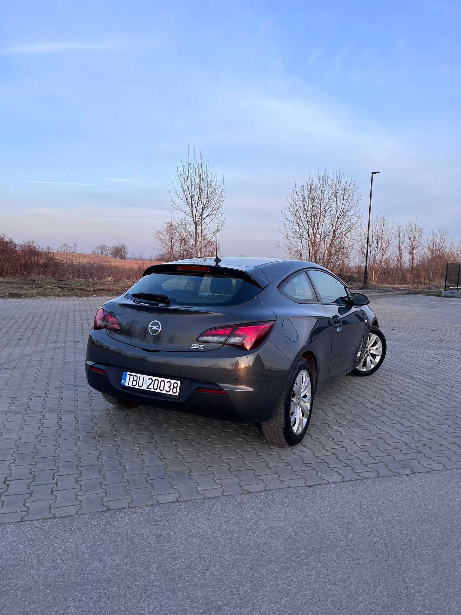 Opel astra j GTC 1.4 2014r.