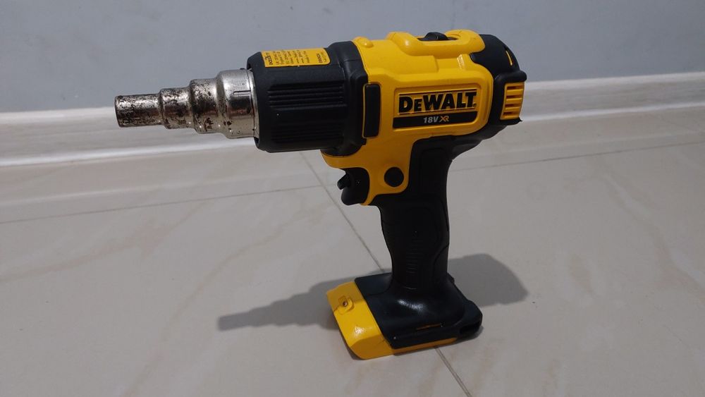 Акумуляторний пістолет гарячого повітря - фен DeWALT DCE530