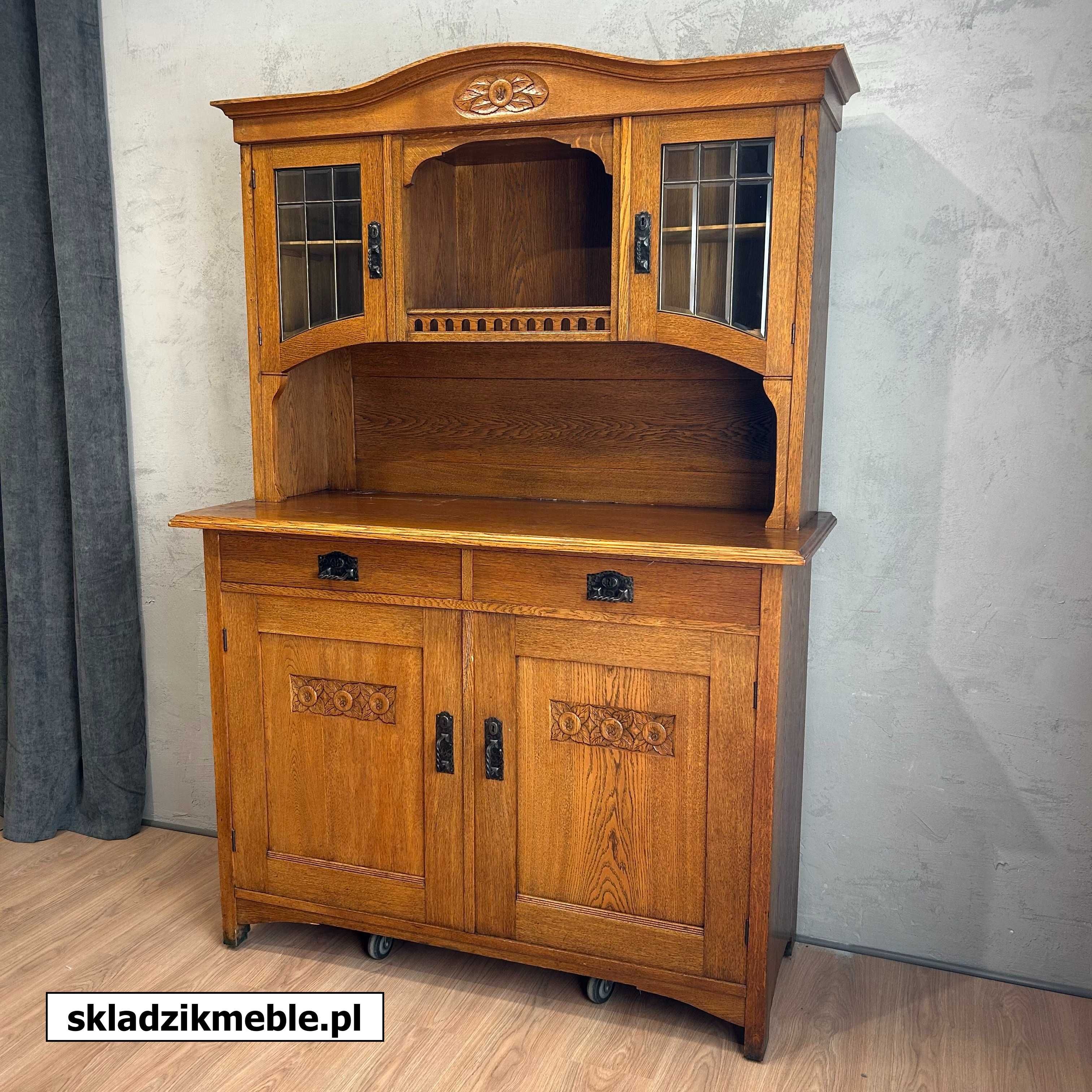 050725 Stylowy kredens dębowy z okresu miedzywojennego