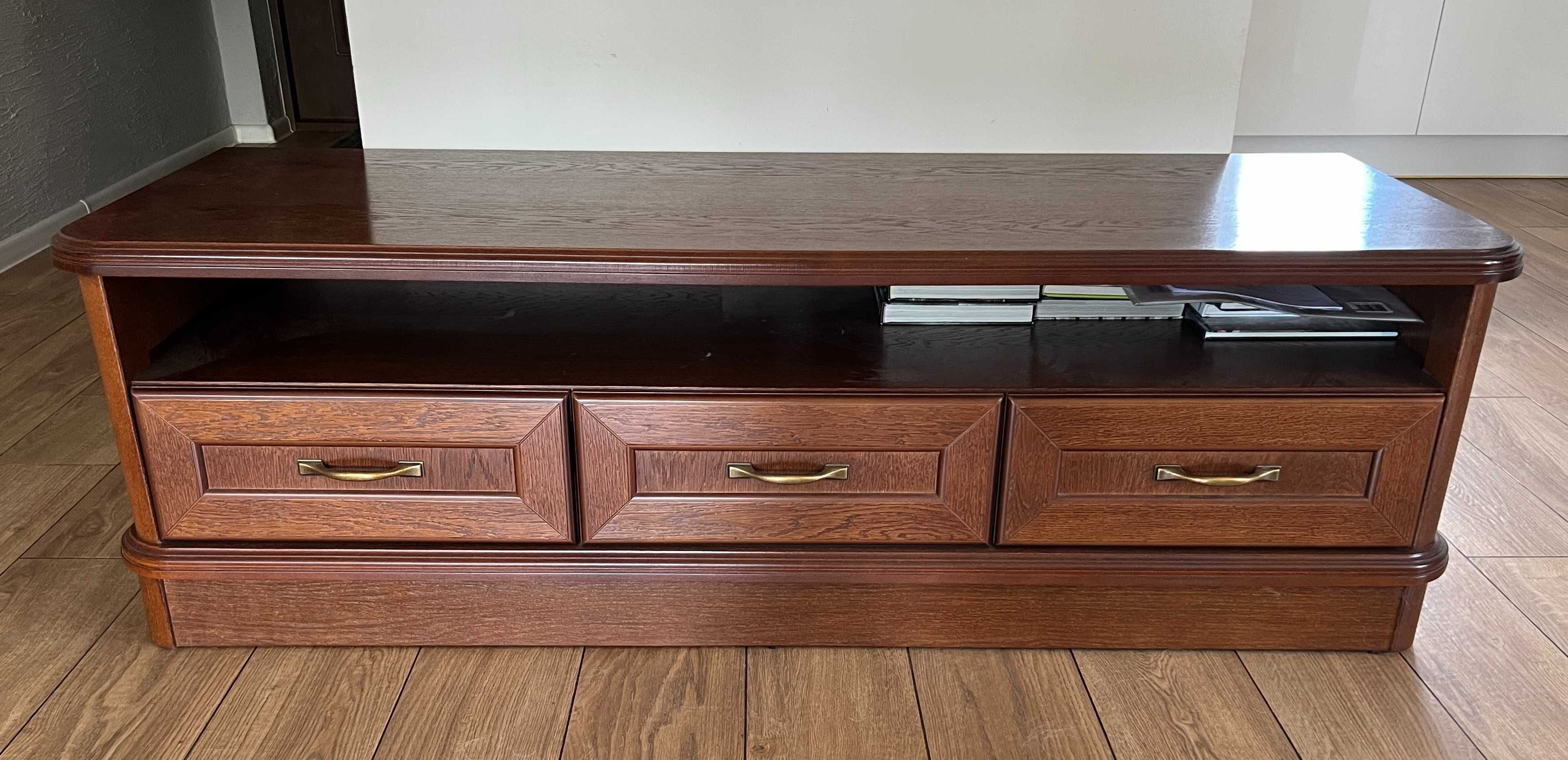 Komplet eleganckich mebli z litego drewna
