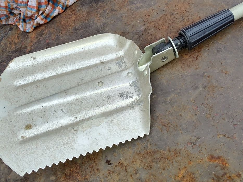 Лопатка туристична алюмінієва міцна