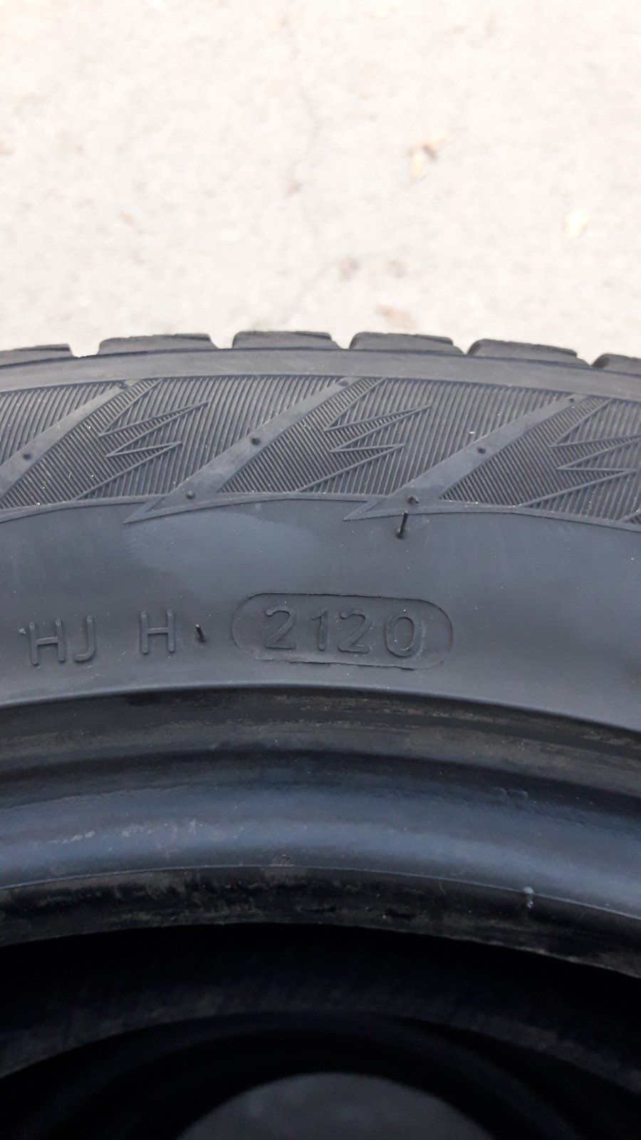 Hankook 215/55 R16 зимові шини