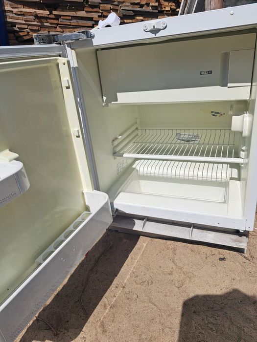 Sprzedam lodówki do zabudowy, bez zamrażarki.