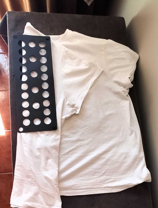 Dobrador roupa crianças