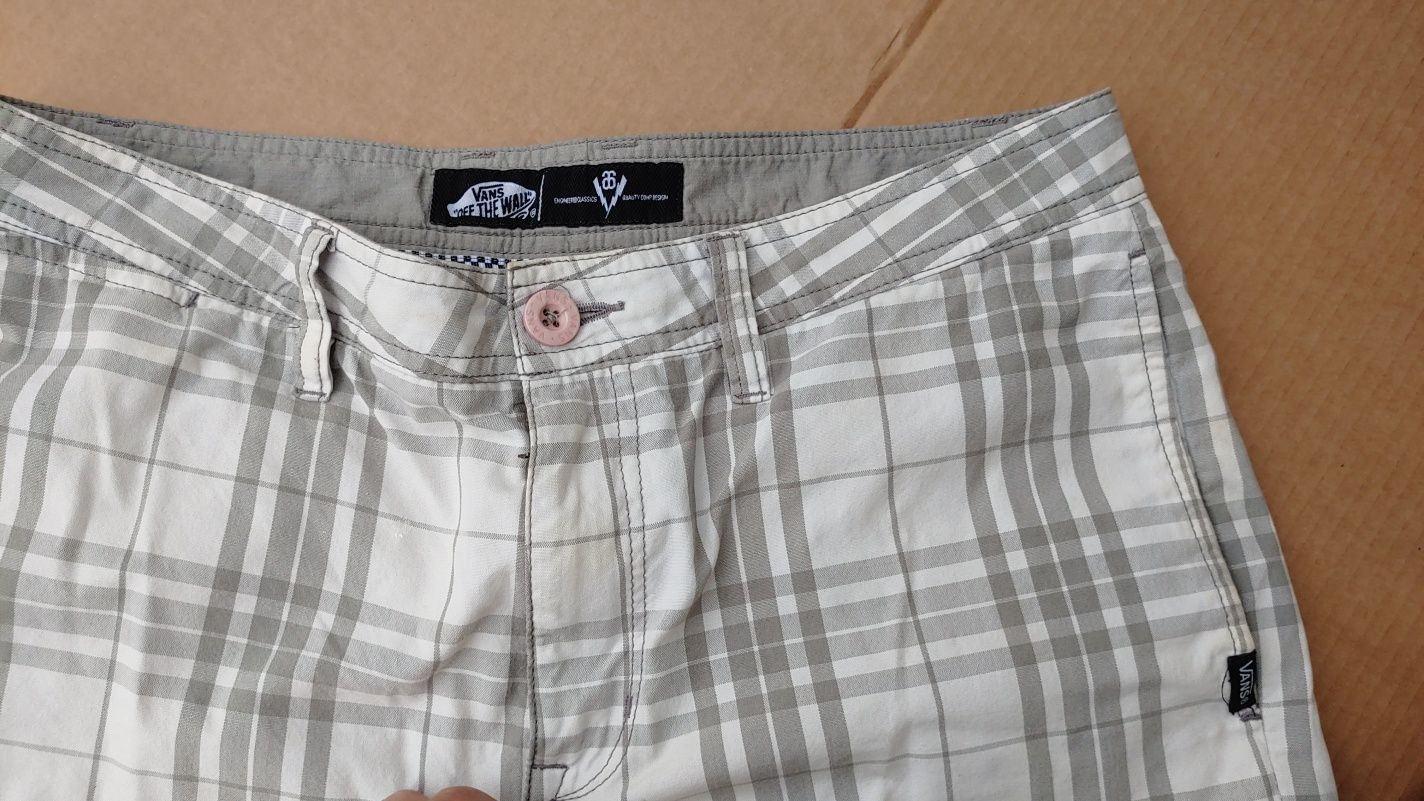 Wrangler Vans Quiksilver trzy pary spodenek M/ L