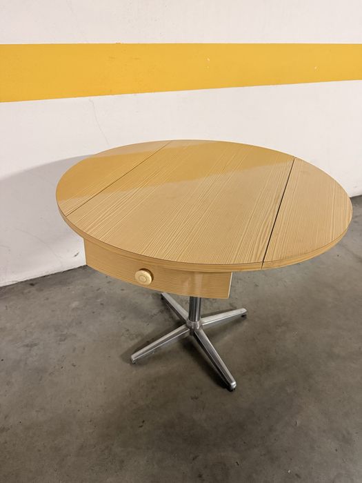 Mesa redonda vintage anos ‘70