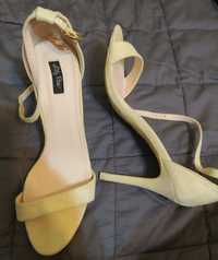 NOWE żółte beżowe szpilki botki sandały firmy Lily Rose rozmiar 40