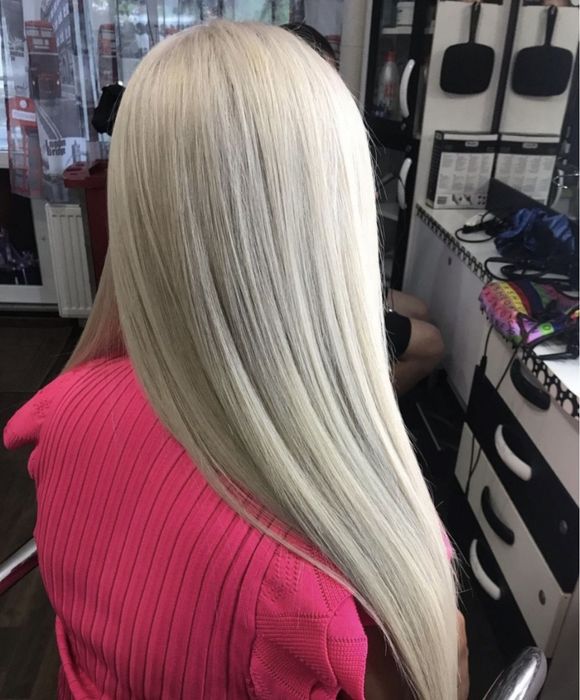 Модель фарбування волосся стрижка