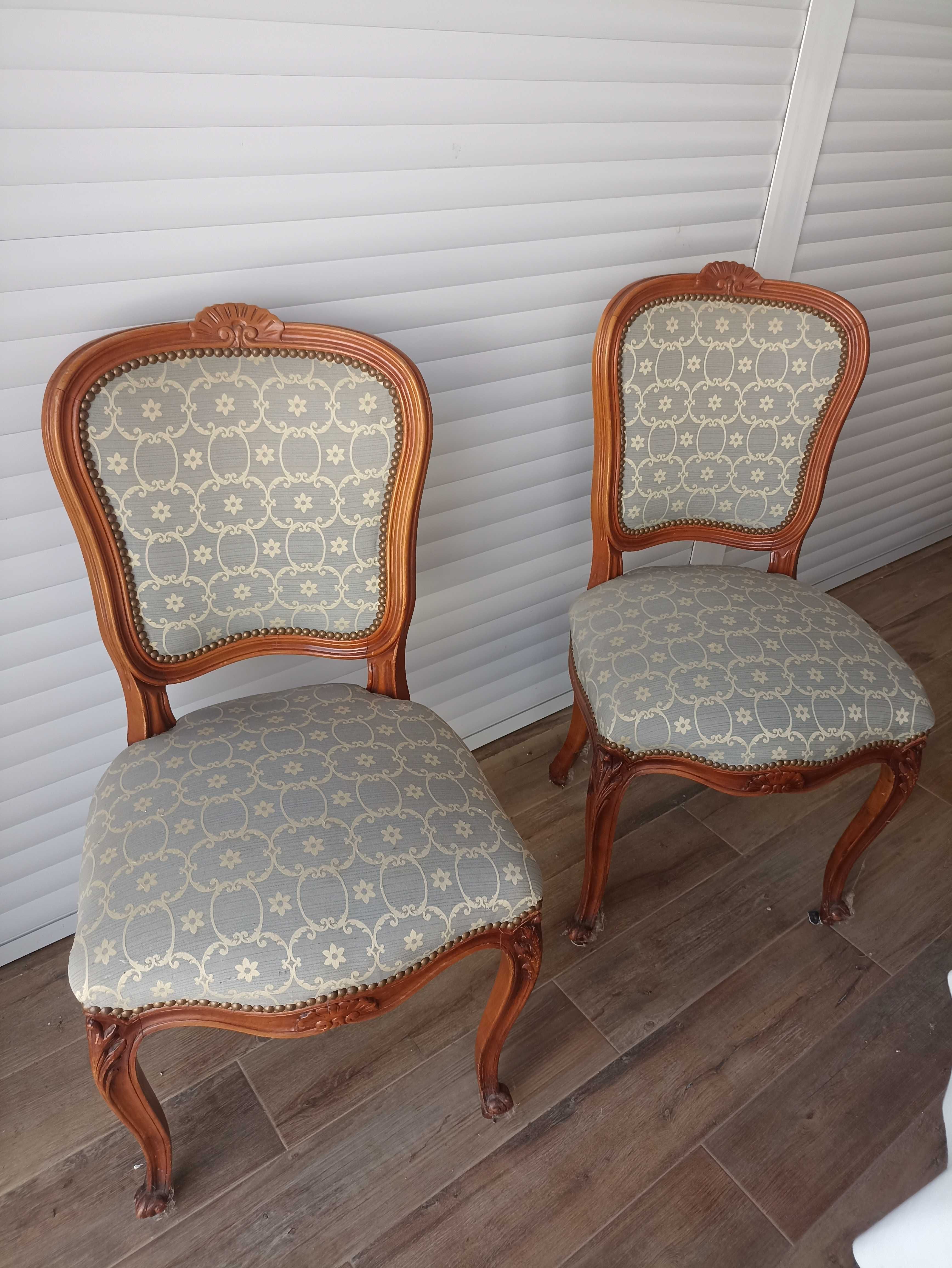 Mesa e cadeiras em cerejeira