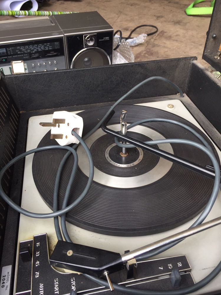 Stary gramofon HMV 2040 Angielski