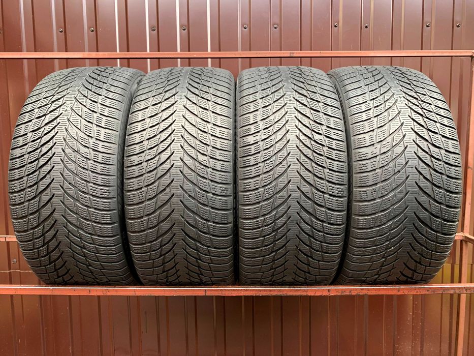 235/40 R19 Nokian WR Snowproof P. Шини зимові 4 шт.