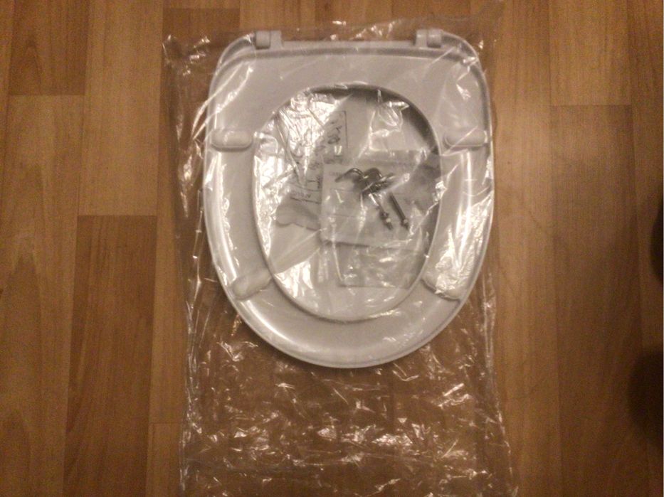 Продам абсолютно новое сидение на  унитаз Ideal Standard  1600 грн